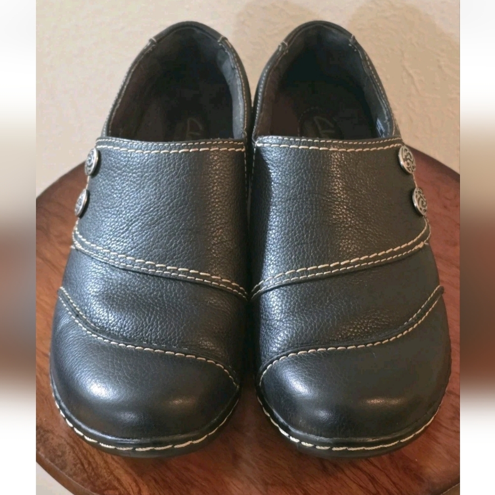 Clarks Bendables Women’s Black Leather Comfort Slip-On Shoes Sz 9  Discontinued